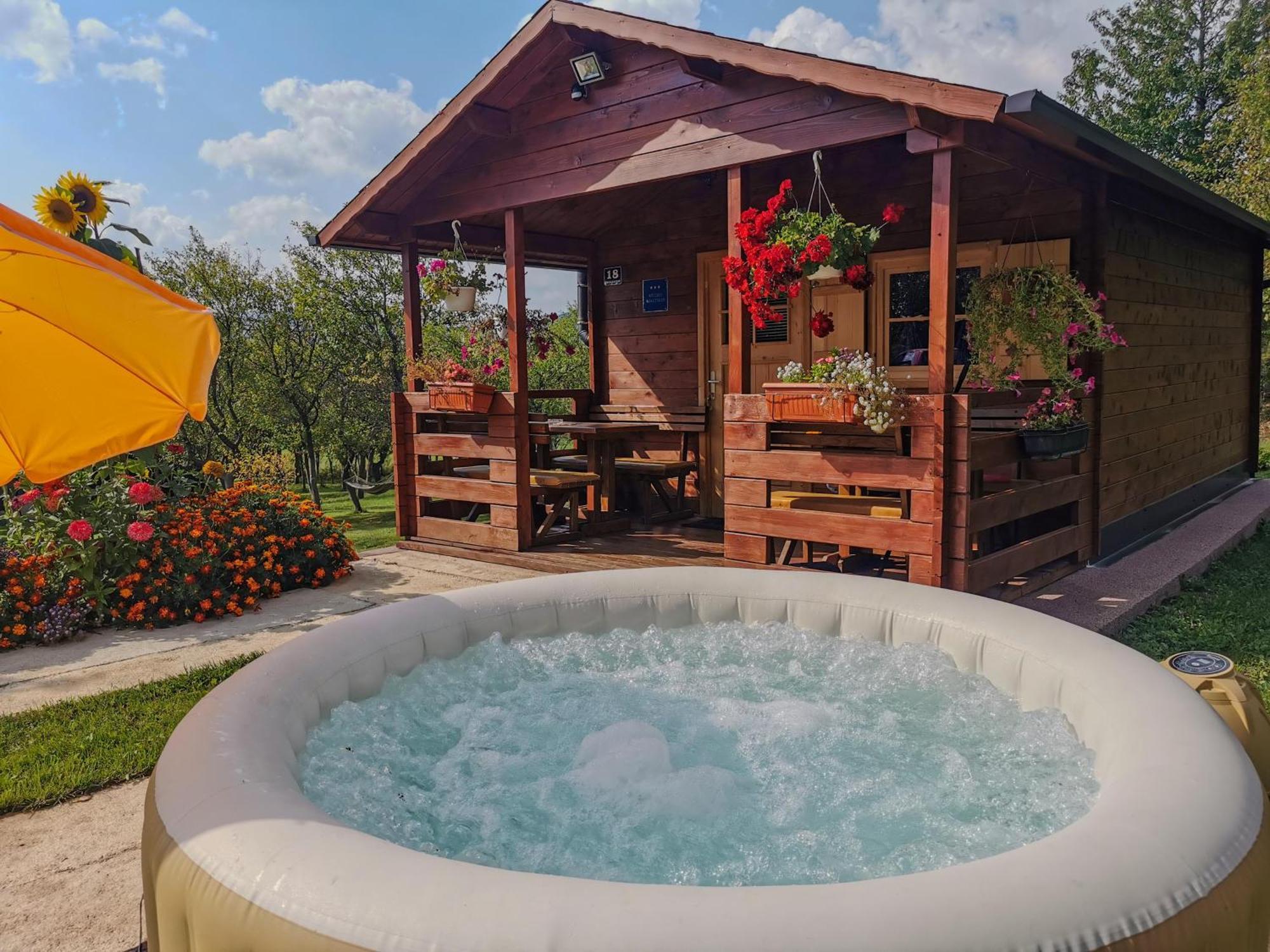 Cottage La Sierra With Jacuzzi 科雷尼察 外观 照片