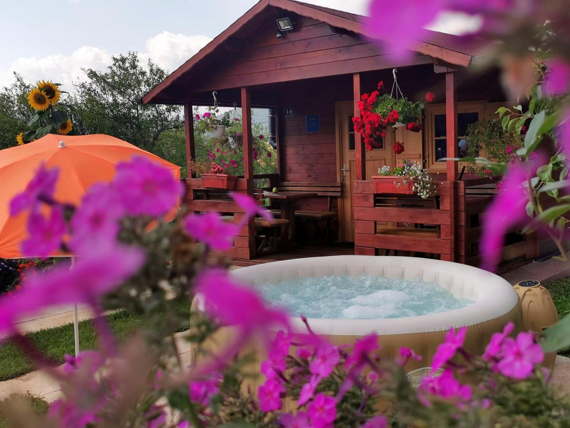 Cottage La Sierra With Jacuzzi 科雷尼察 外观 照片