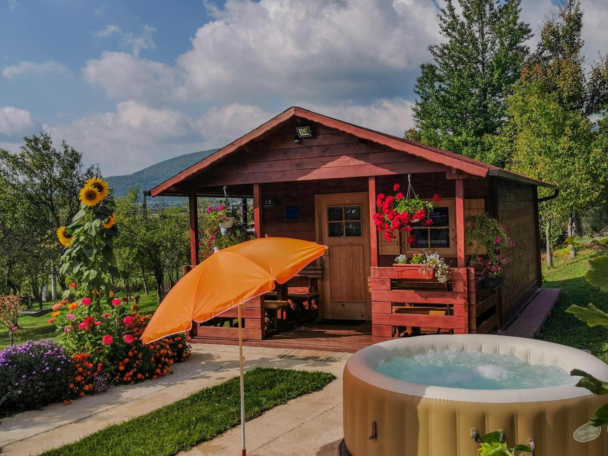Cottage La Sierra With Jacuzzi 科雷尼察 外观 照片